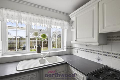 4 bedroom semi-detached house to rent, Fern Drive, Taplow, SL6