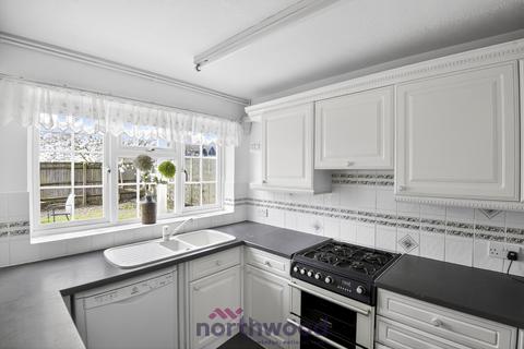 4 bedroom semi-detached house to rent, Fern Drive, Taplow, SL6
