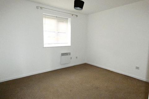 2 bedroom apartment to rent, Swinnow Close, Leeds