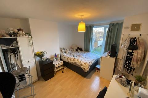 undefined, Third Avenue, Bristol BS7