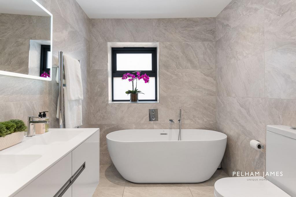 Family Bathroom, 6 Cold Overton Road, Langham