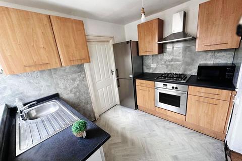 5 bedroom semi-detached house to rent, Regina Road, Southall, UB2 5PP