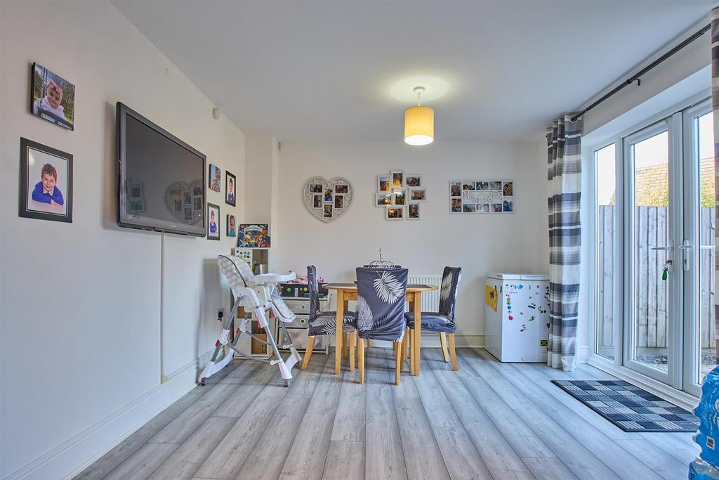 Kitchen/Dining Area