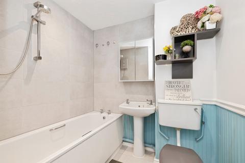 2 bedroom terraced house for sale, Brookside Road, Watford