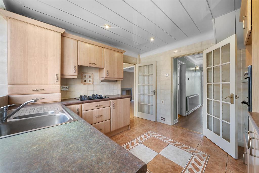 Kitchen3.JPG