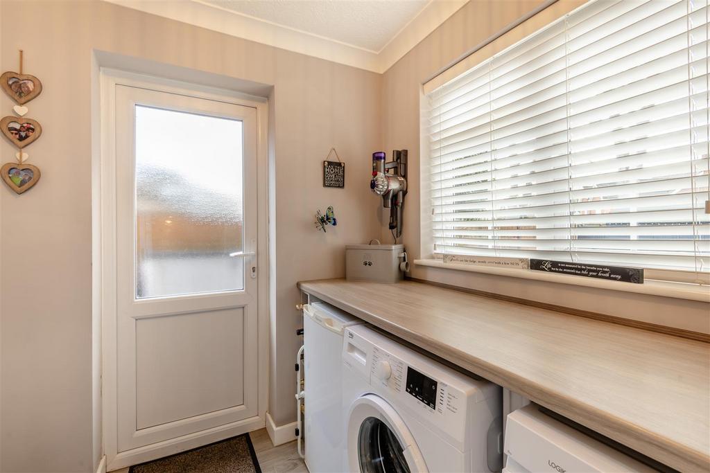 8680809-interior15.jpg