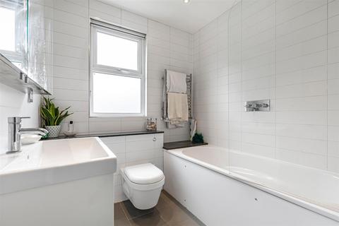 2 bedroom maisonette to rent, Lyric Road, Barnes, London