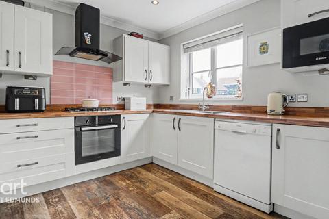 3 bedroom detached house for sale, Snowdrop Close, Bury St Edmunds