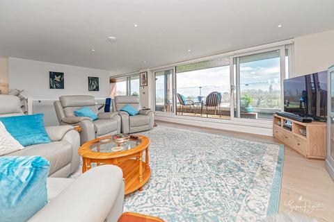 4 bedroom detached house for sale, Wishing Well Close, Ryde