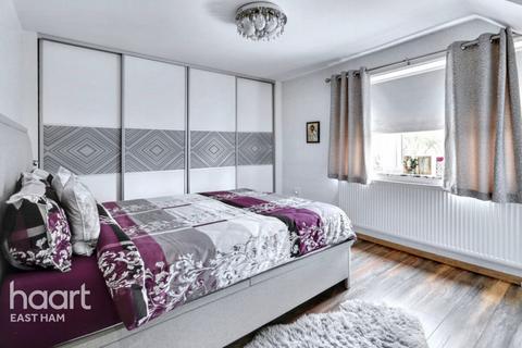 4 bedroom terraced house for sale, Renfrew Close, London