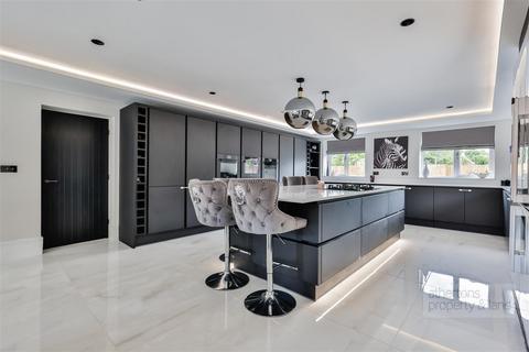 5 bedroom detached house for sale, Walton Green, Walton-Le-Dale, Preston