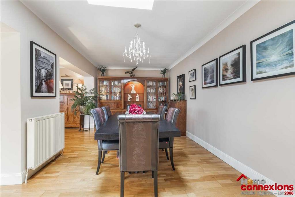 Dining Area (2)