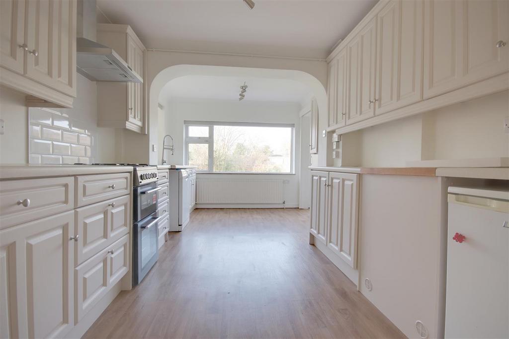 Kitchen 2.jpg
