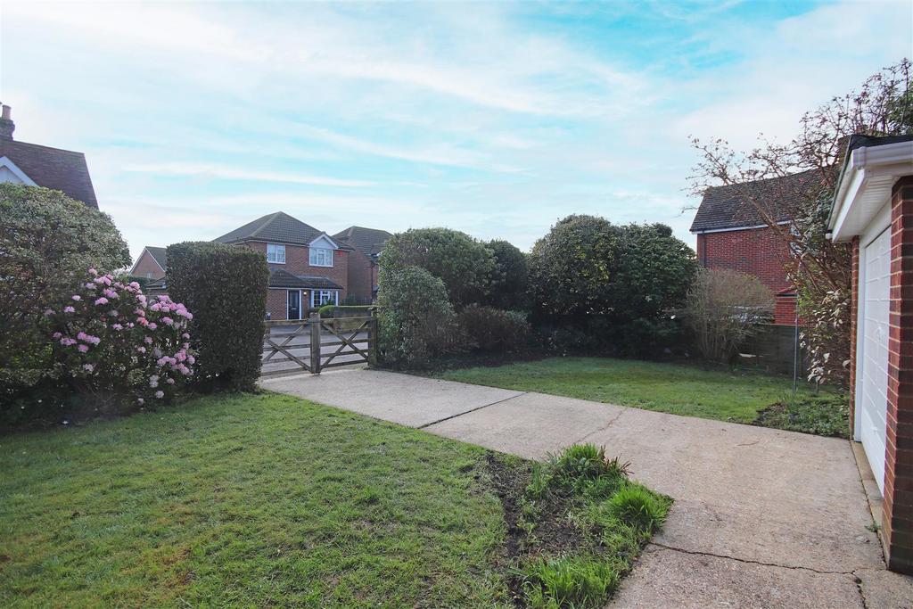 Front garden 2.jpg