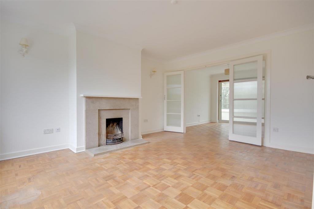 Living room 3.jpg