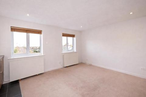 undefined, Percy Road, Twickenham TW2