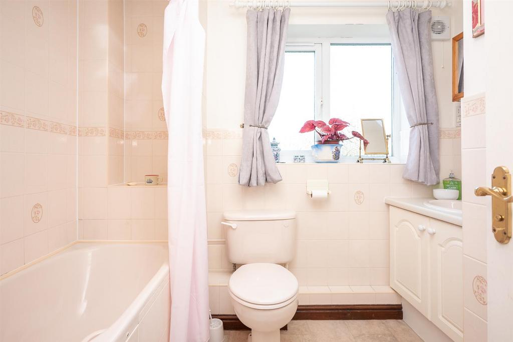 16 Lancaster Rose,Mundesley-9.jpg