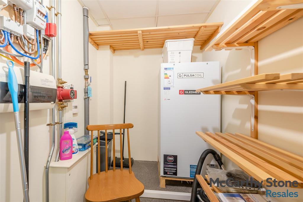 8681842-interior01.jpg