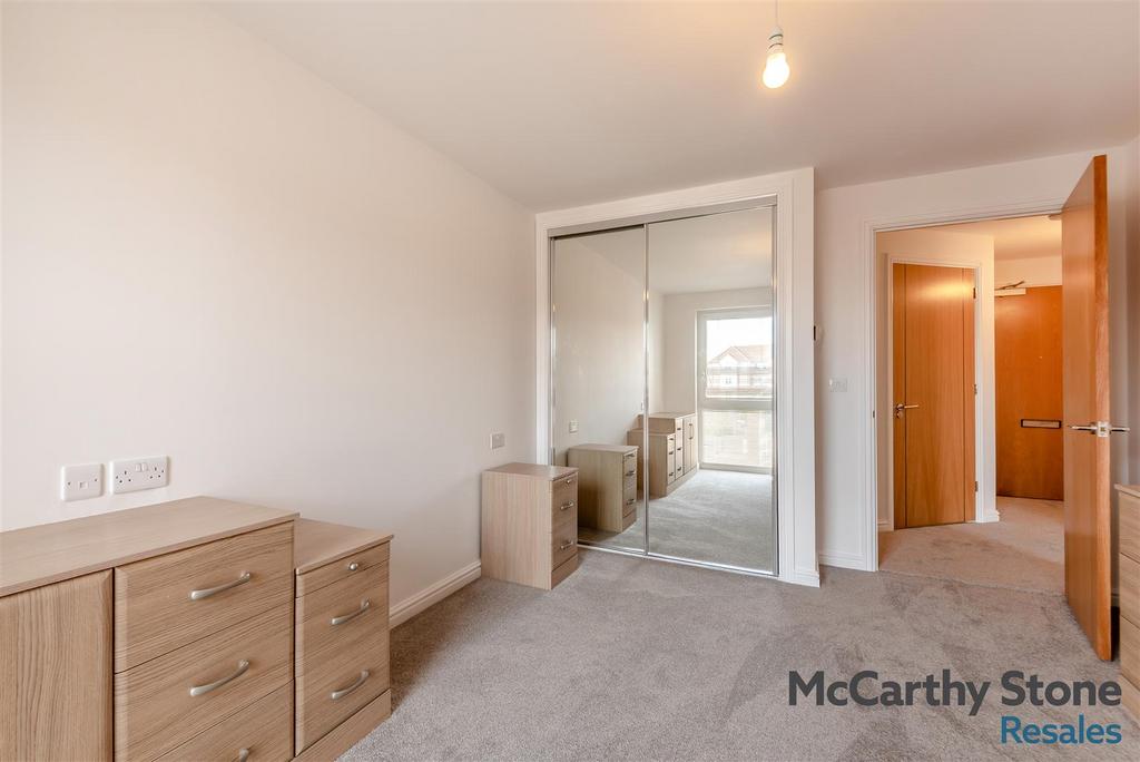 8681842-interior10.jpg