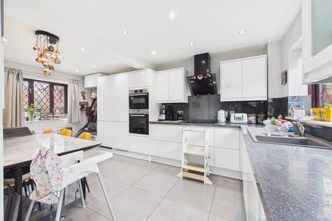 3 bedroom detached house for sale, Great Holm, Milton Keynes MK8
