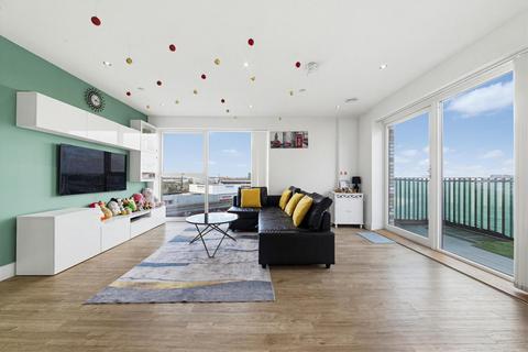 3 bedroom apartment for sale, Wray Avenue, London, E16