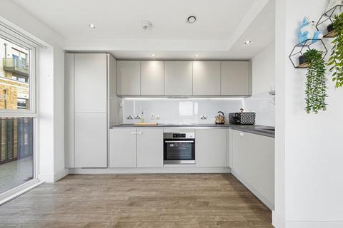 3 bedroom apartment for sale, Wray Avenue, London, E16