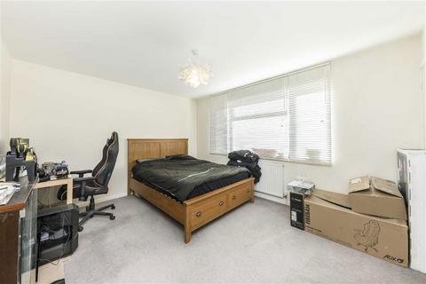 2 bedroom maisonette for sale, Lyme Farm Road, London SE12