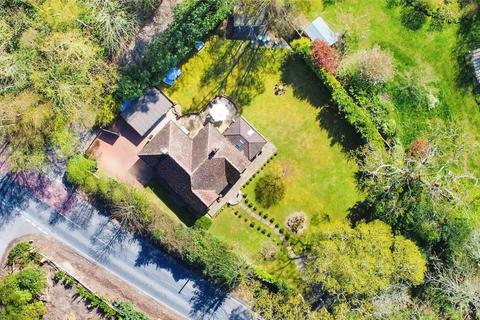 3 bedroom bungalow for sale - Hampers Lane, Storrington, West Sussex, RH20