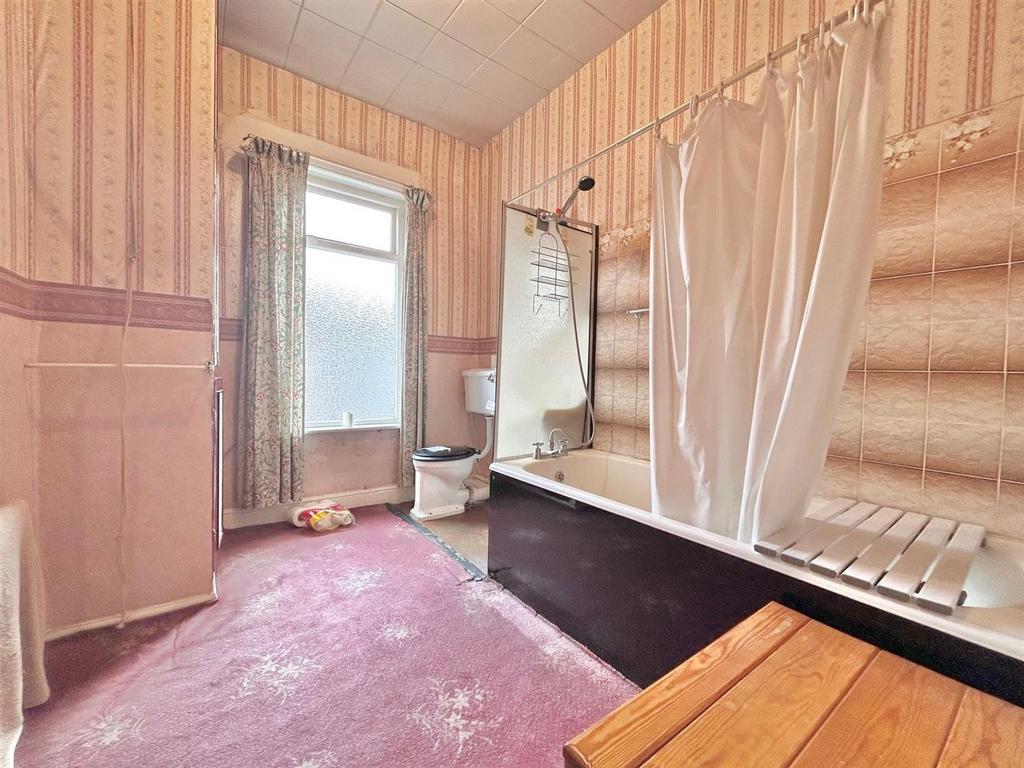 Bathroom.jpg