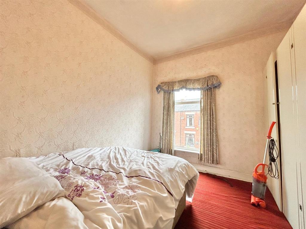 Bedroom 1.jpg