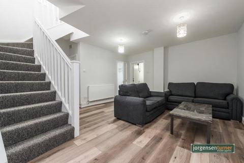2 bedroom flat to rent, Uxbridge Road, Shepherds Bush, W12