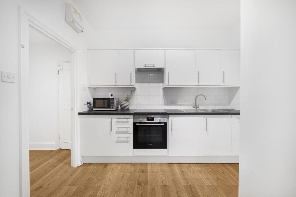 Flat 4, 30 Pembridge Square - r1ozke Uacg MLj NQx Wk1 B