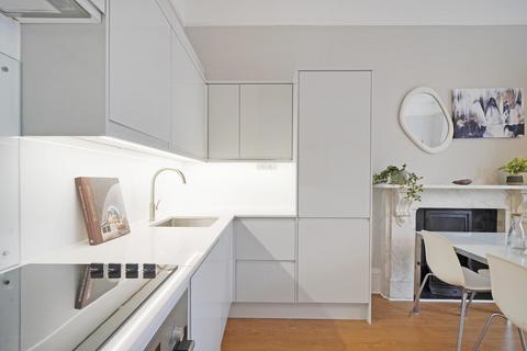 Studio to rent, 34 Pembridge Square, London W2