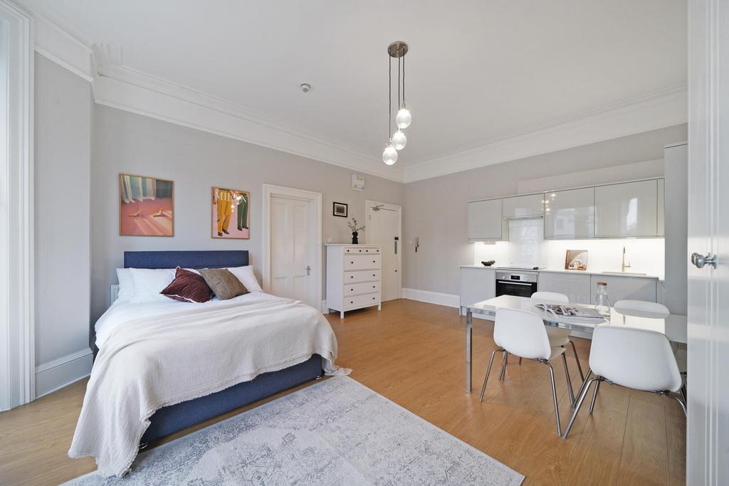 Flat 8 - onq E38 Ly Wcl C1f4 OSLCT.jpg