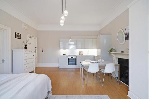 Studio to rent, 34 Pembridge Square, London W2