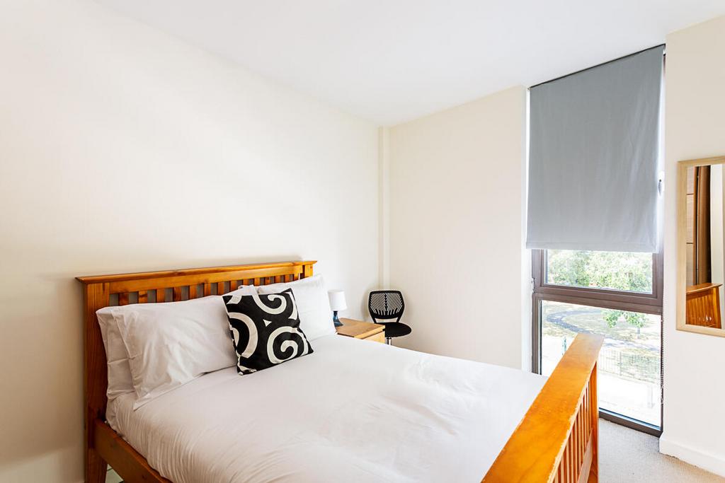 GIF- Flat 22 Sailacre House, Woolwich Road SE10 0 J