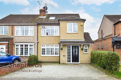 4 bedroom semi-detached house for sale - Bullwell Crescent, Cheshunt EN8