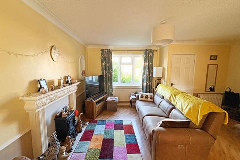 4 bedroom semi-detached house for sale, Eden Close,Skegness,Lincolnshire,PE25 3NT