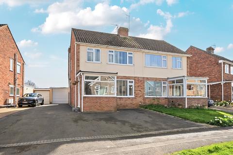 3 bedroom semi-detached house for sale - Essex Drive, Taunton