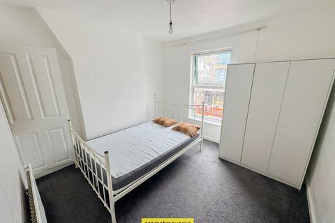 2 bedroom terraced house to rent, Hartley Road Luton LU2 0HX