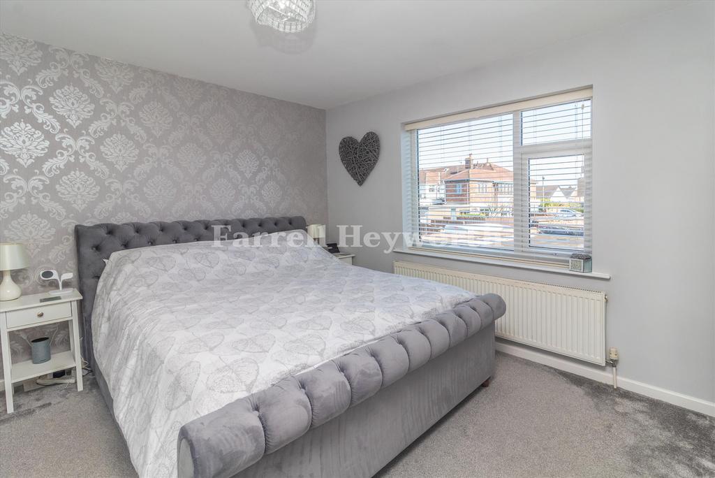 Bedroom 1 image 2
