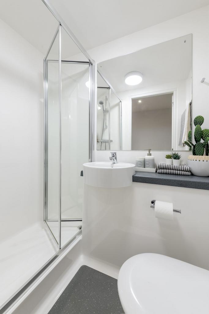 TB-Classic-En Suite-3-min-scaled.jpg