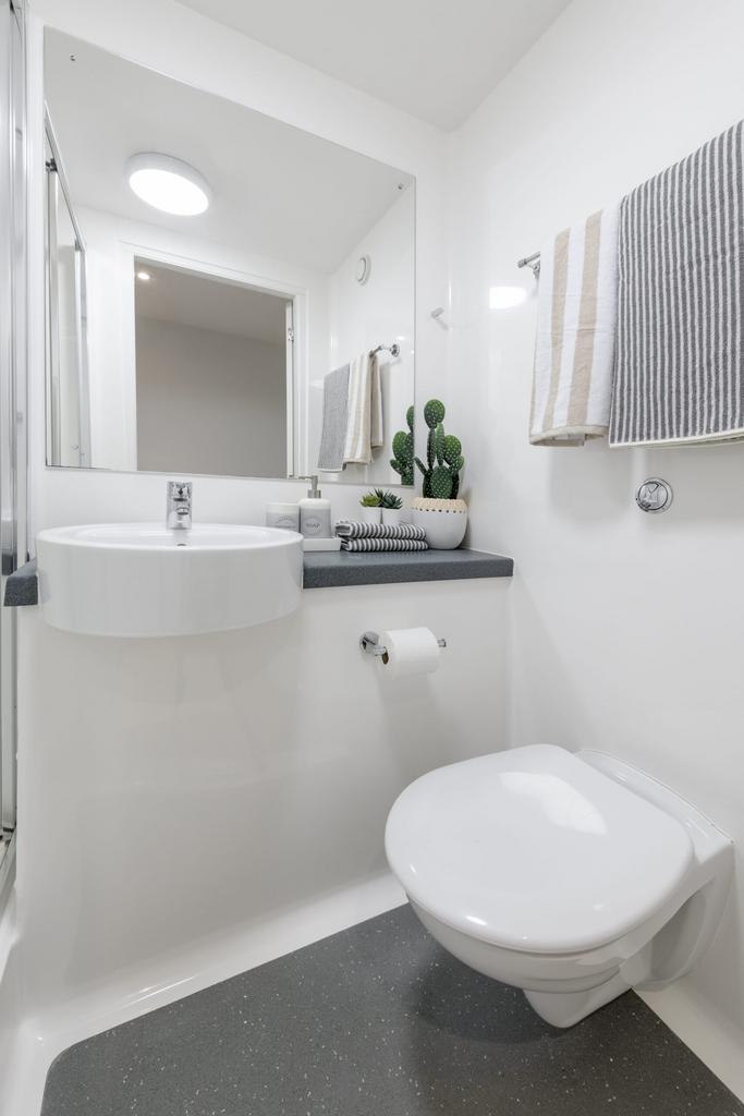 TB-Classic-En Suite-2-min-scaled.jpg