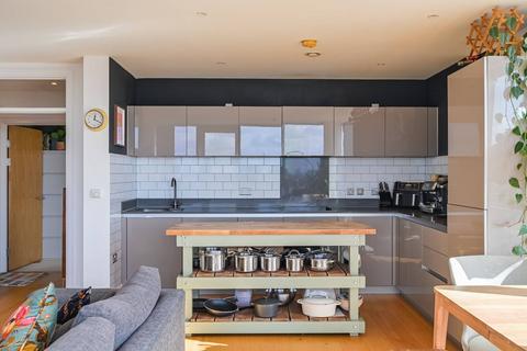 3 bedroom flat for sale, 18 Barry Blandford Way, London E3