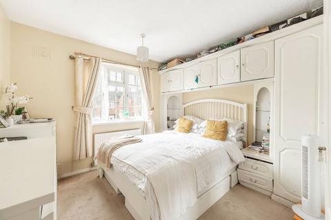 3 bedroom terraced house for sale, Meadfield, Edgware, HA8