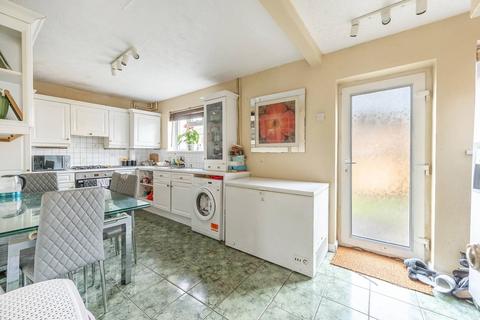 3 bedroom terraced house for sale, Meadfield, Edgware, HA8