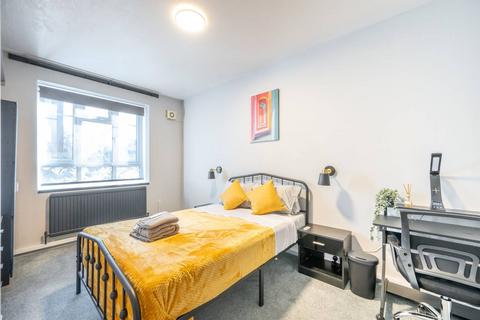 4 bedroom flat to rent, White City Estate, White City, London, W12
