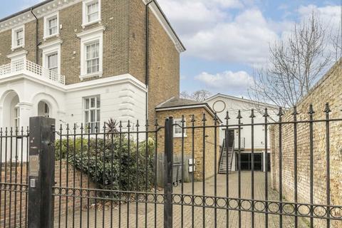 2 bedroom flat to rent, Kings Avenue, London SW4