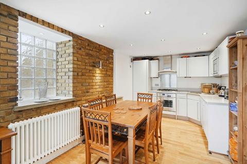 2 bedroom flat to rent, Kings Avenue, London SW4