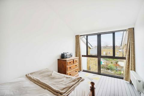 2 bedroom flat to rent, Kings Avenue, London SW4